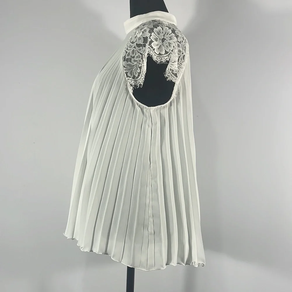 White, Banana Republic, pleaded,lace Medium, Top, Swing top, Trapeze - Picture 3 of 10